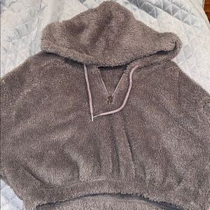 HOLLISTER CROPPED FURRY HOODIE